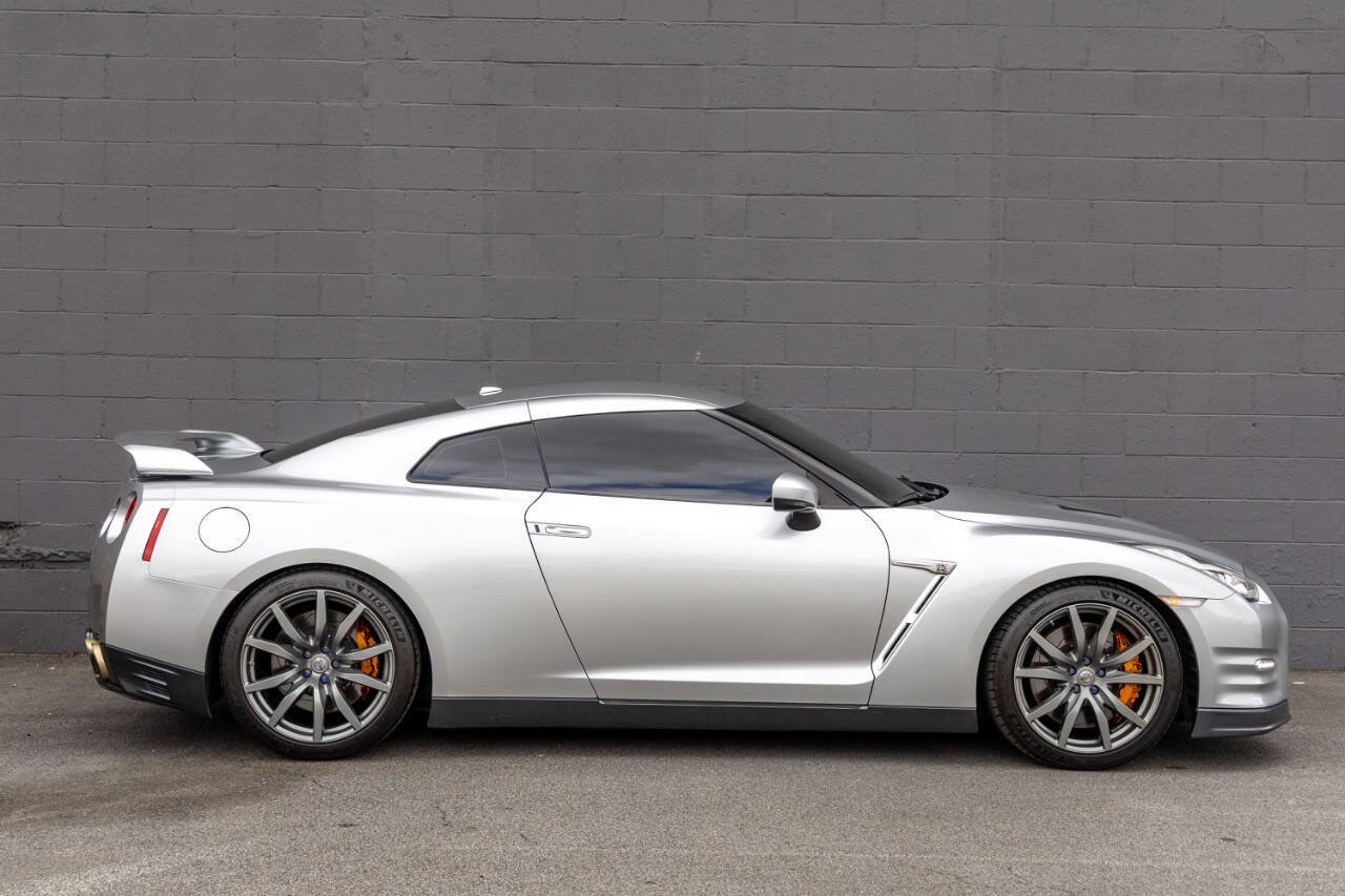 Used 2016 Nissan GT-R Premium image 5