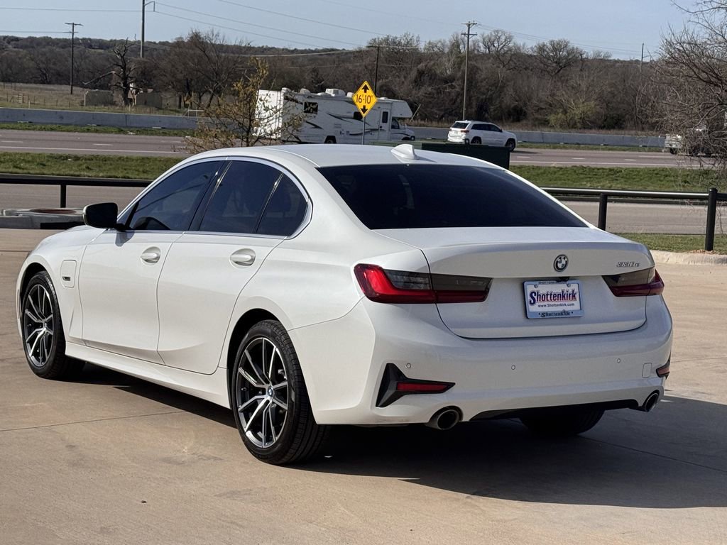 Used 2022 BMW 330e w/ Convenience Package RWD image 4