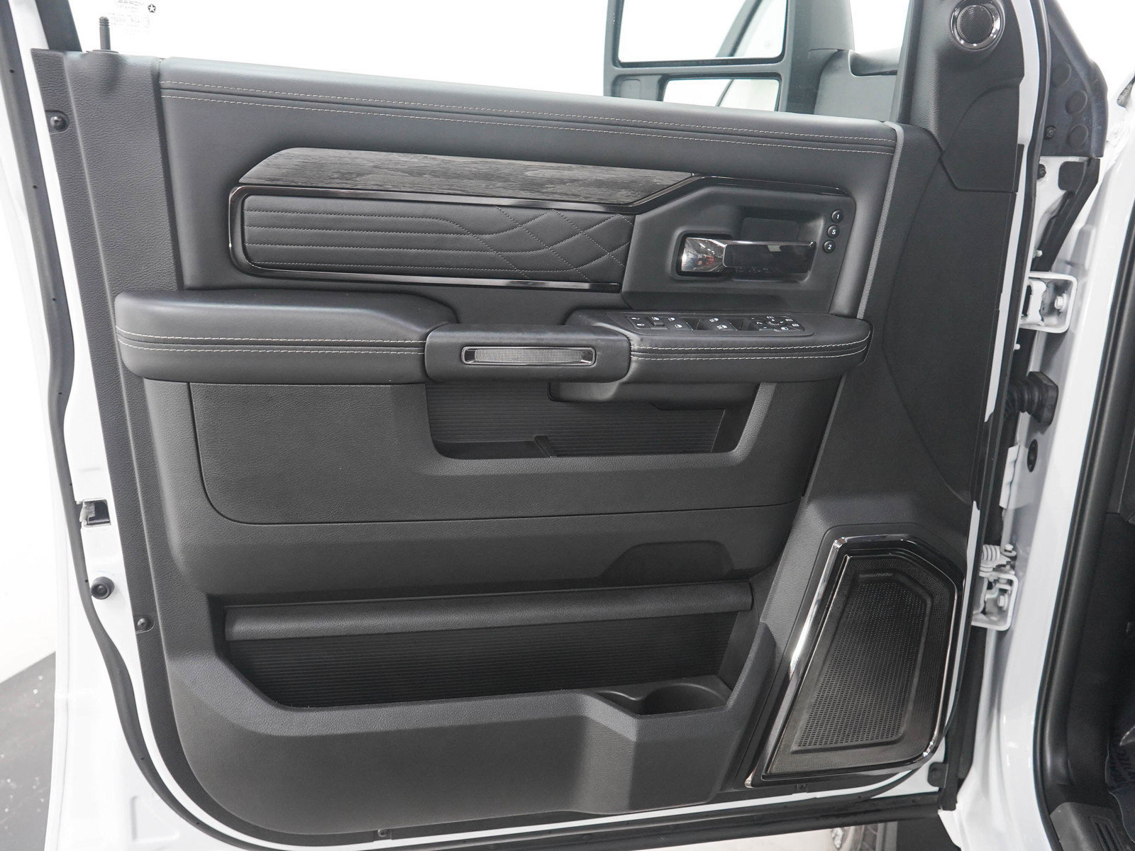 Used 2025 RAM 3500 Limited AWD/4WD image 22