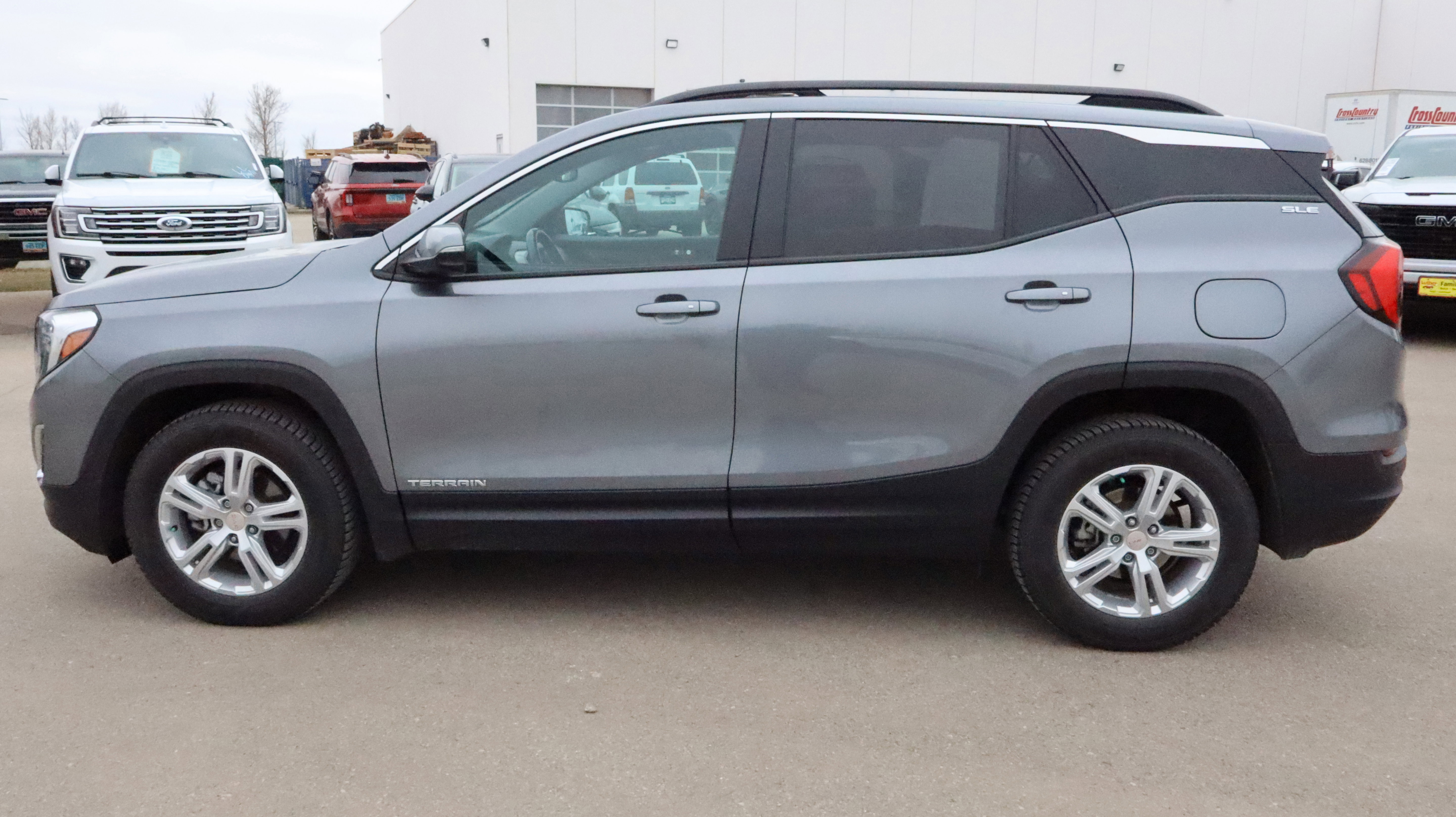 Used 2021 GMC Terrain SLE w/ Driver Convenience Package AWD/4WD image 2