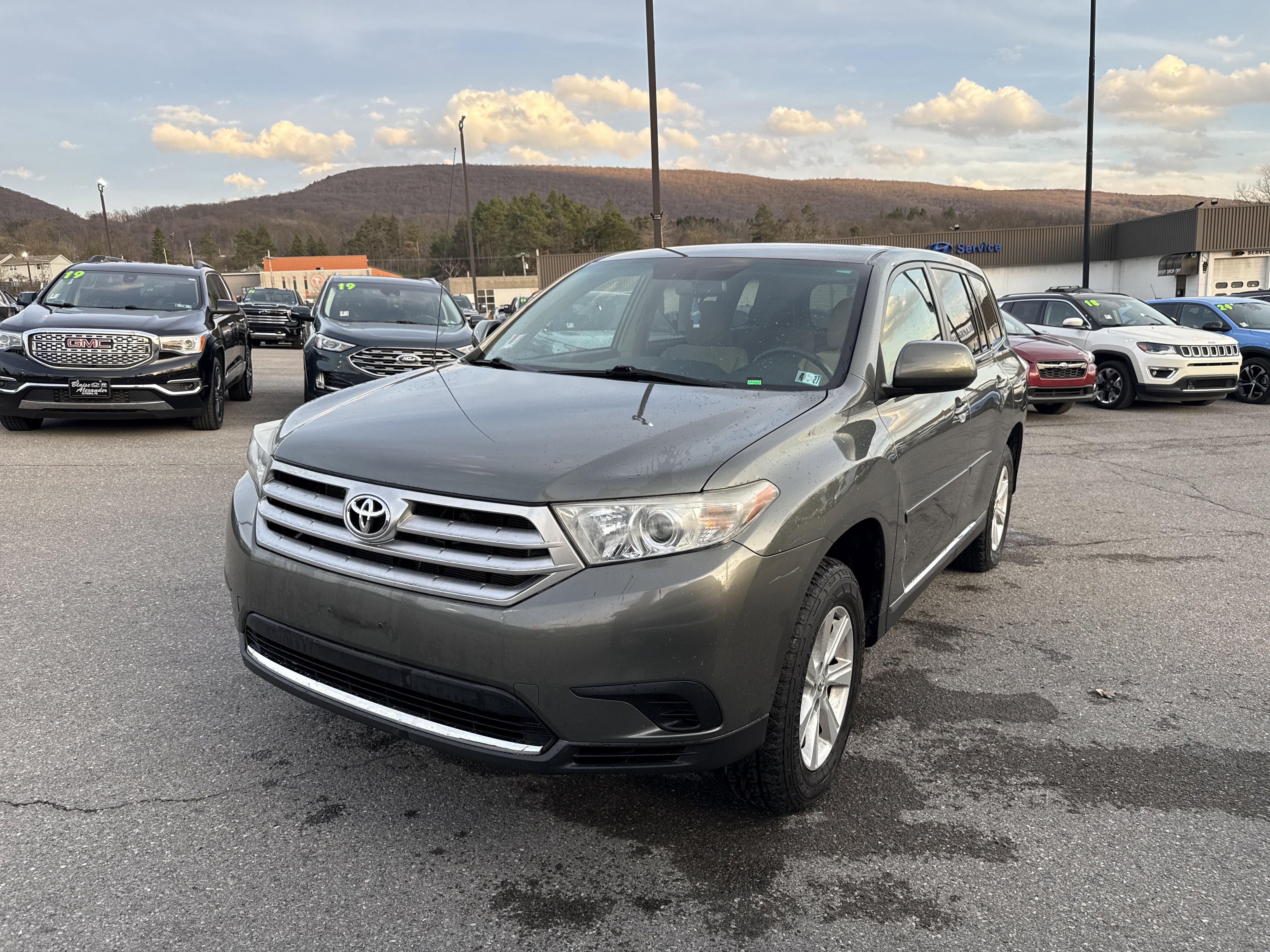 Used 2011 Toyota Highlander SE w/ Tow Pkg image 8
