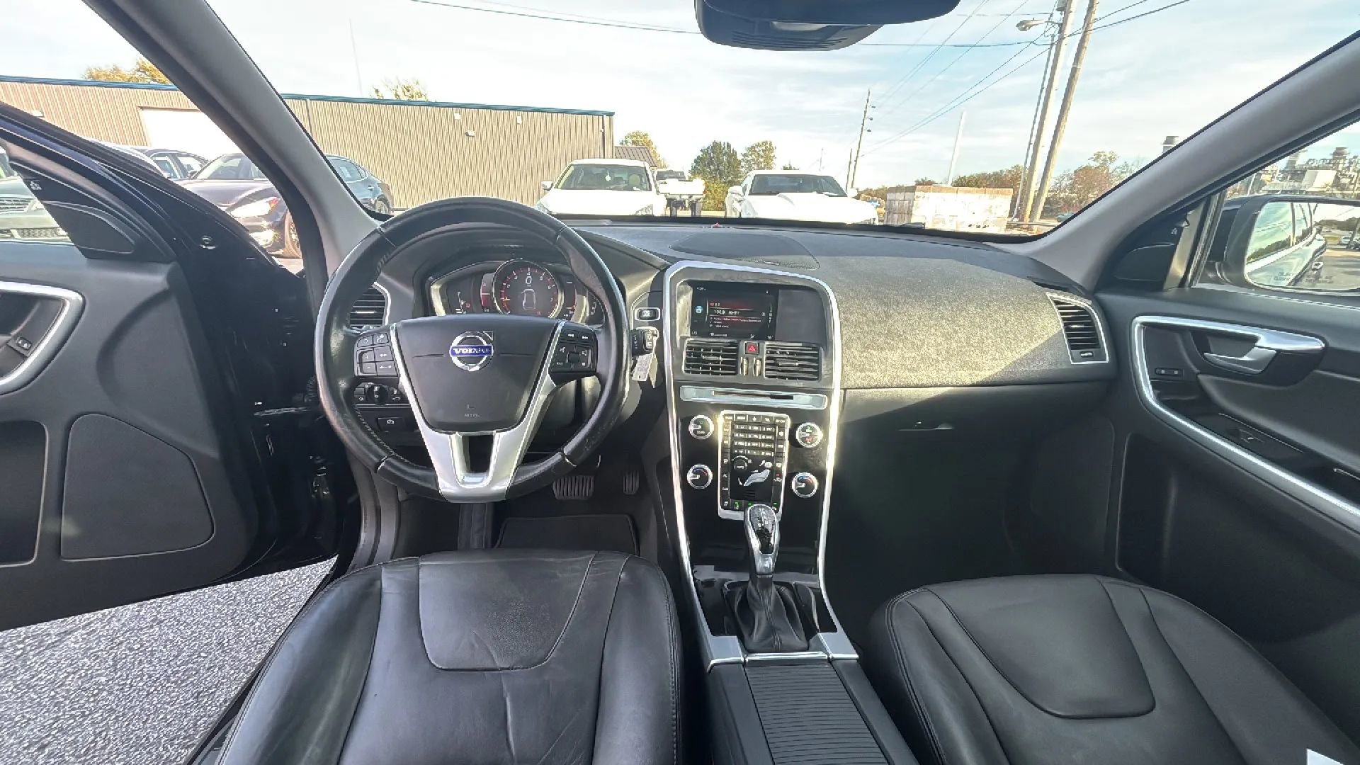 Used 2016 Volvo XC60 T6 Platinum image 31