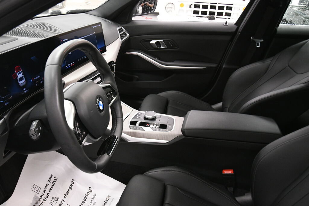 Used 2025 BMW 330i xDrive Sedan w/ Premium Package image 23