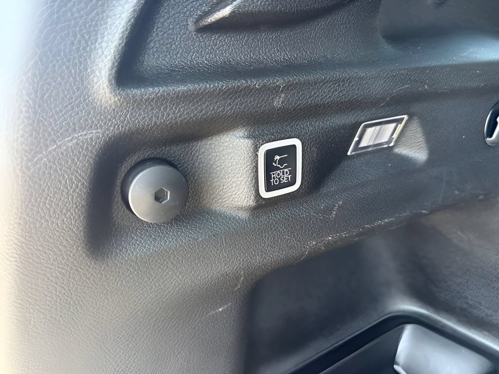 Used 2025 Jeep Grand Cherokee L Laredo AWD/4WD image 25