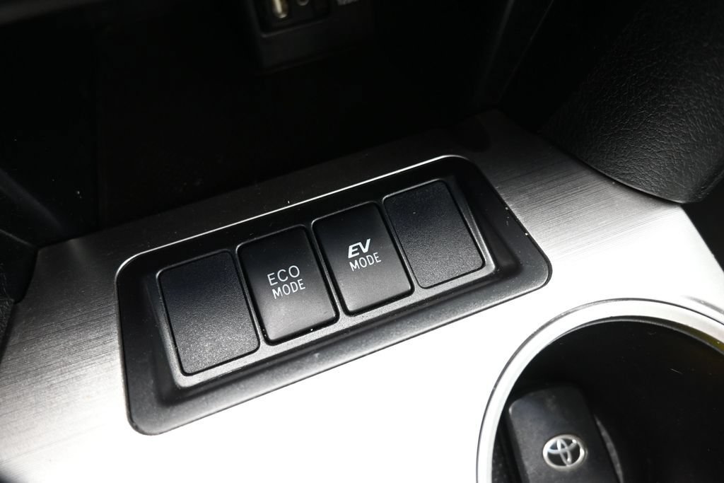 Used 2014 Toyota Camry SE w/ Moonroof Package FWD image 46