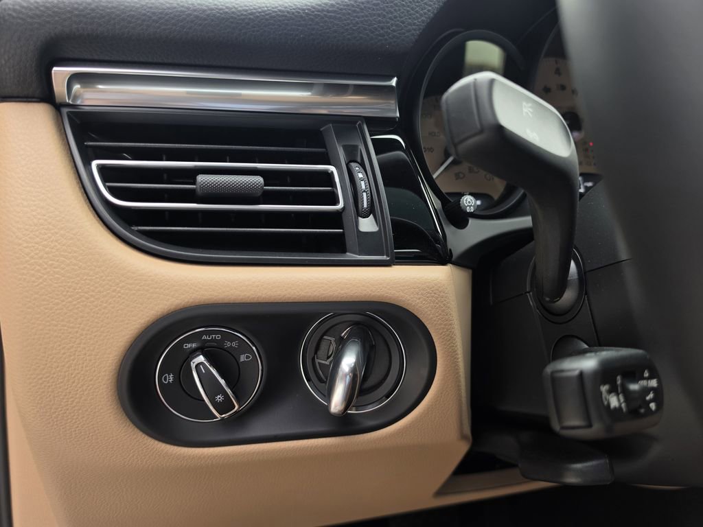 New 2026 Porsche Macan AWD/4WD image 22