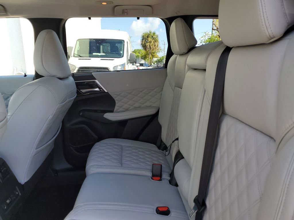 Used 2024 Mitsubishi Outlander SEL image 16