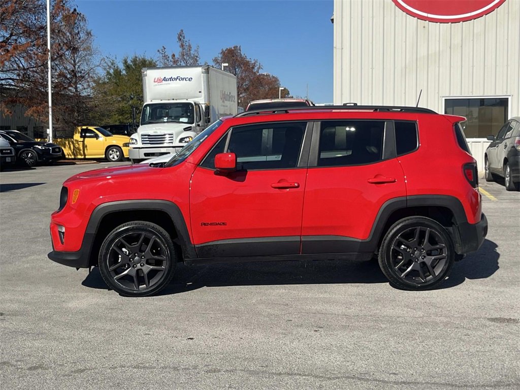 Used 2022 Jeep Renegade Latitude image 2