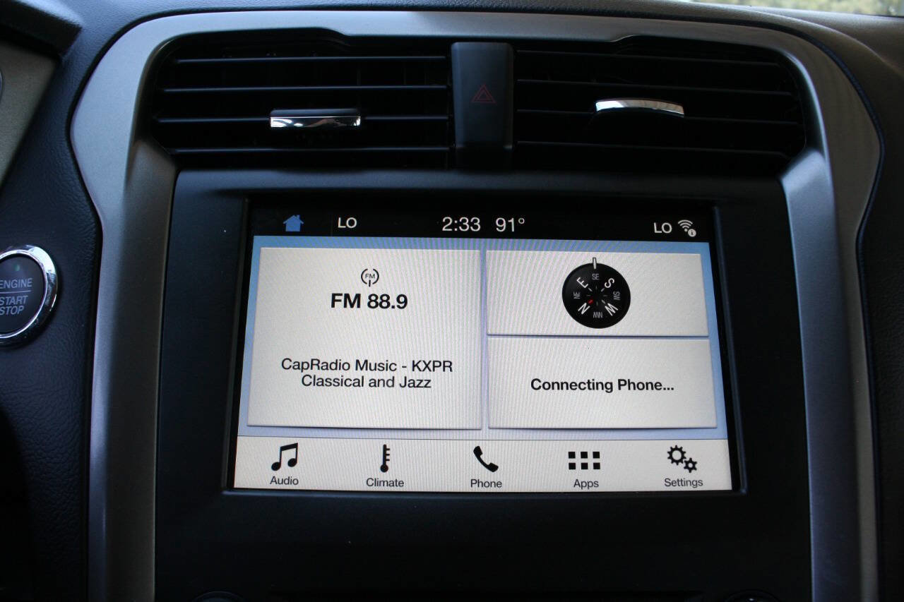 Used 2018 Ford Fusion SE w/ Fusion SE Technology Package FWD image 19