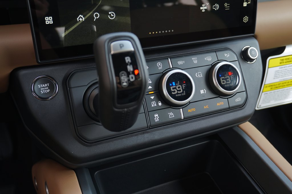 New 2026 Land Rover Defender 110 X-Dynamic SE AWD/4WD image 25