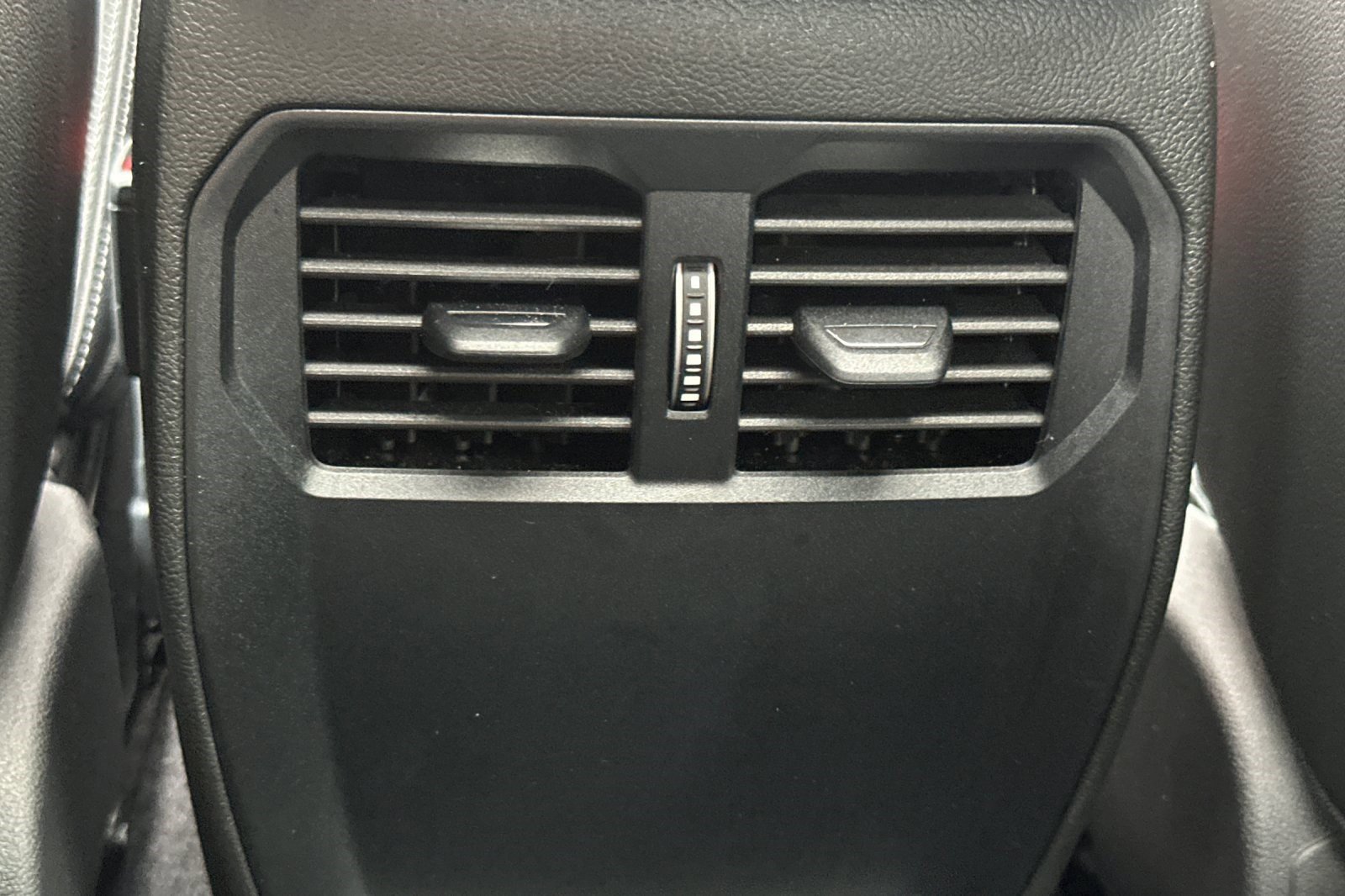 Used 2025 BMW 230i Coupe w/ Premium Package image 16