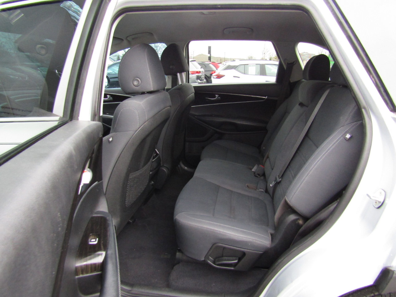 Used 2019 Kia Sorento LX image 17