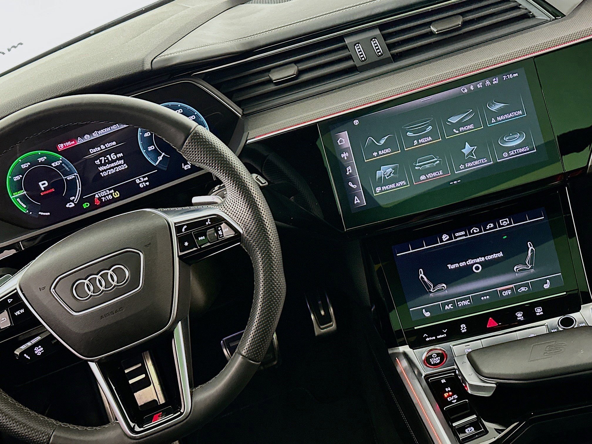 Used 2024 Audi SQ8 e-tron Premium Plus w/ Black Optic Package image 18