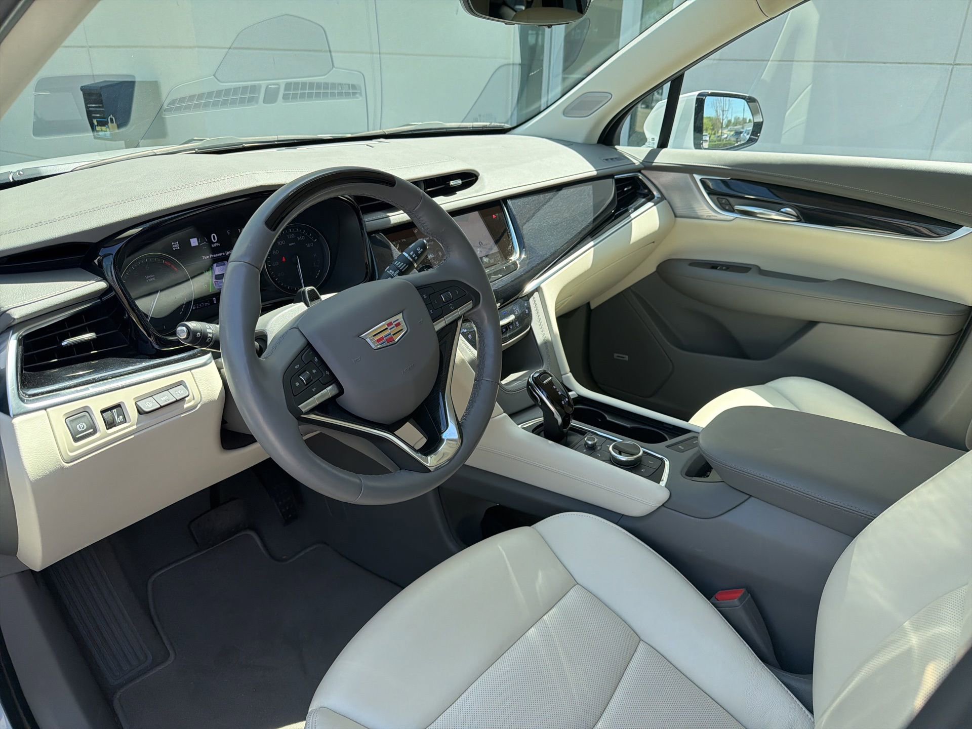 Used 2024 Cadillac XT6 Premium Luxury w/ Technology Package image 11