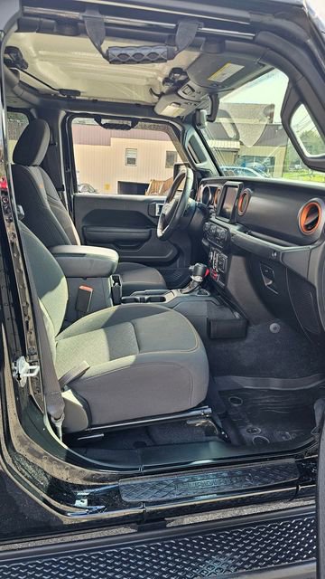 Used 2023 Jeep Gladiator Mojave w/ Cold Weather Group AWD/4WD image 11