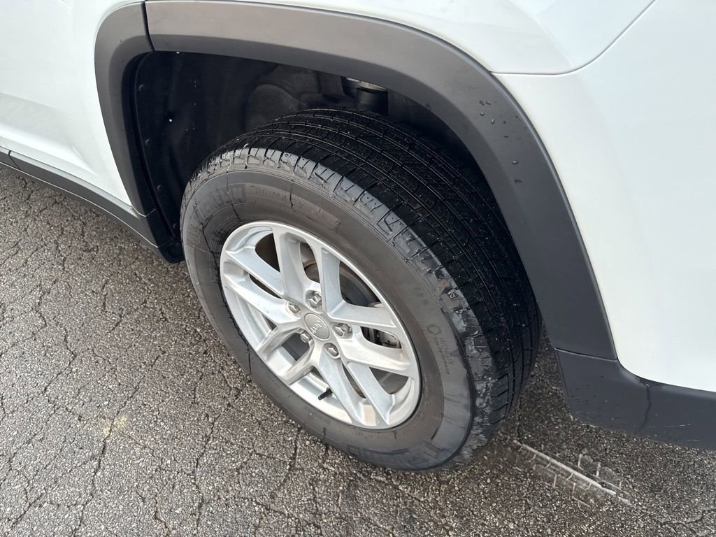 Used 2024 Jeep Grand Cherokee Laredo X image 36