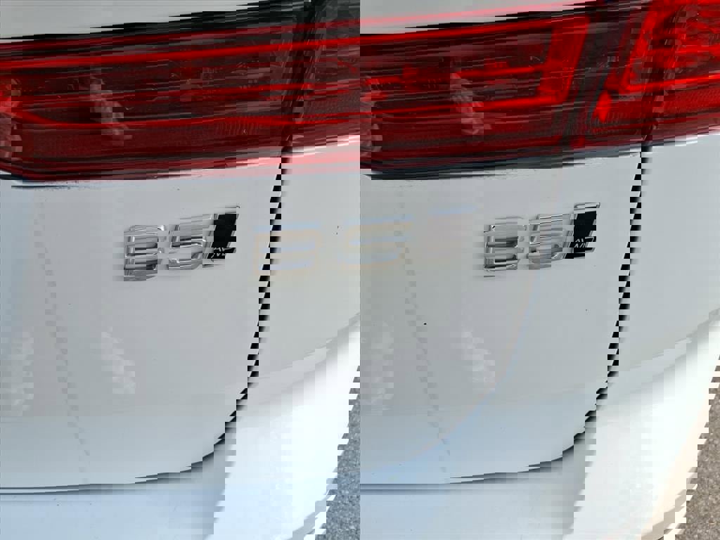 Certified 2025 Volvo XC60 B5 Core image 6