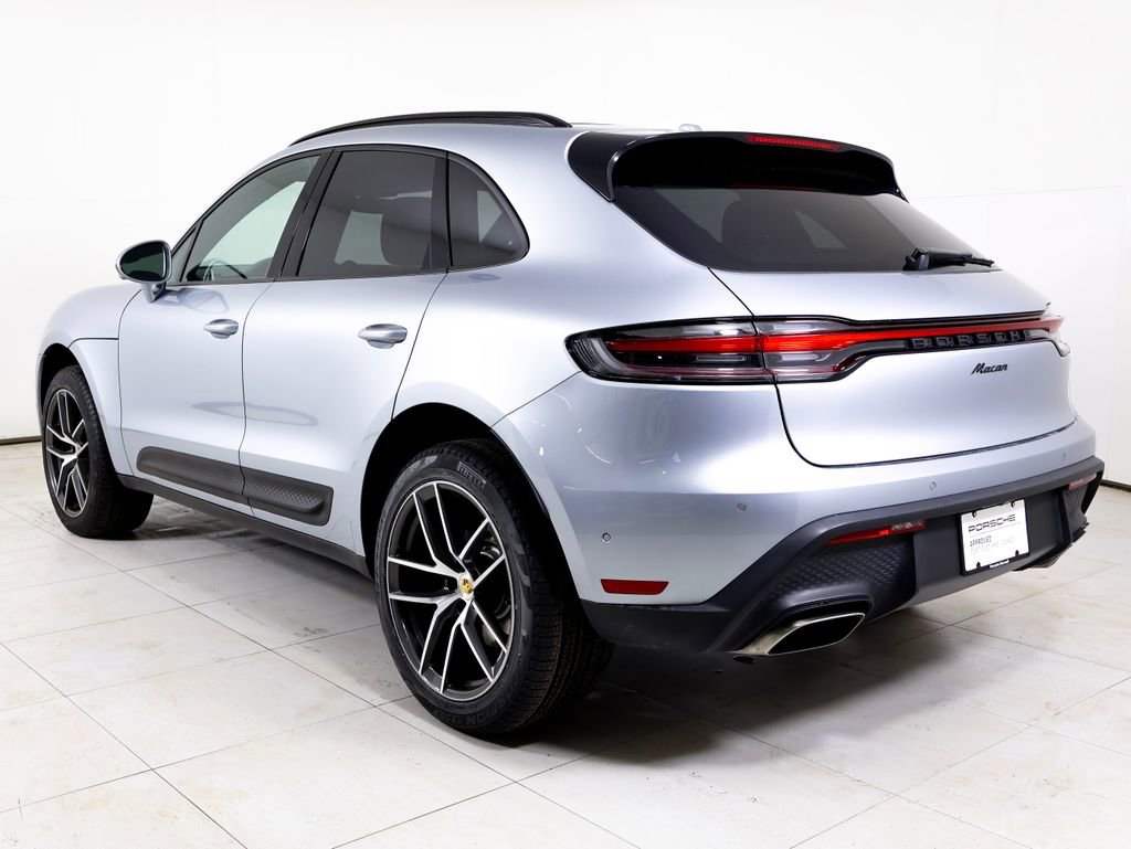 Certified 2024 Porsche Macan w/ Premium Plus Package image 3