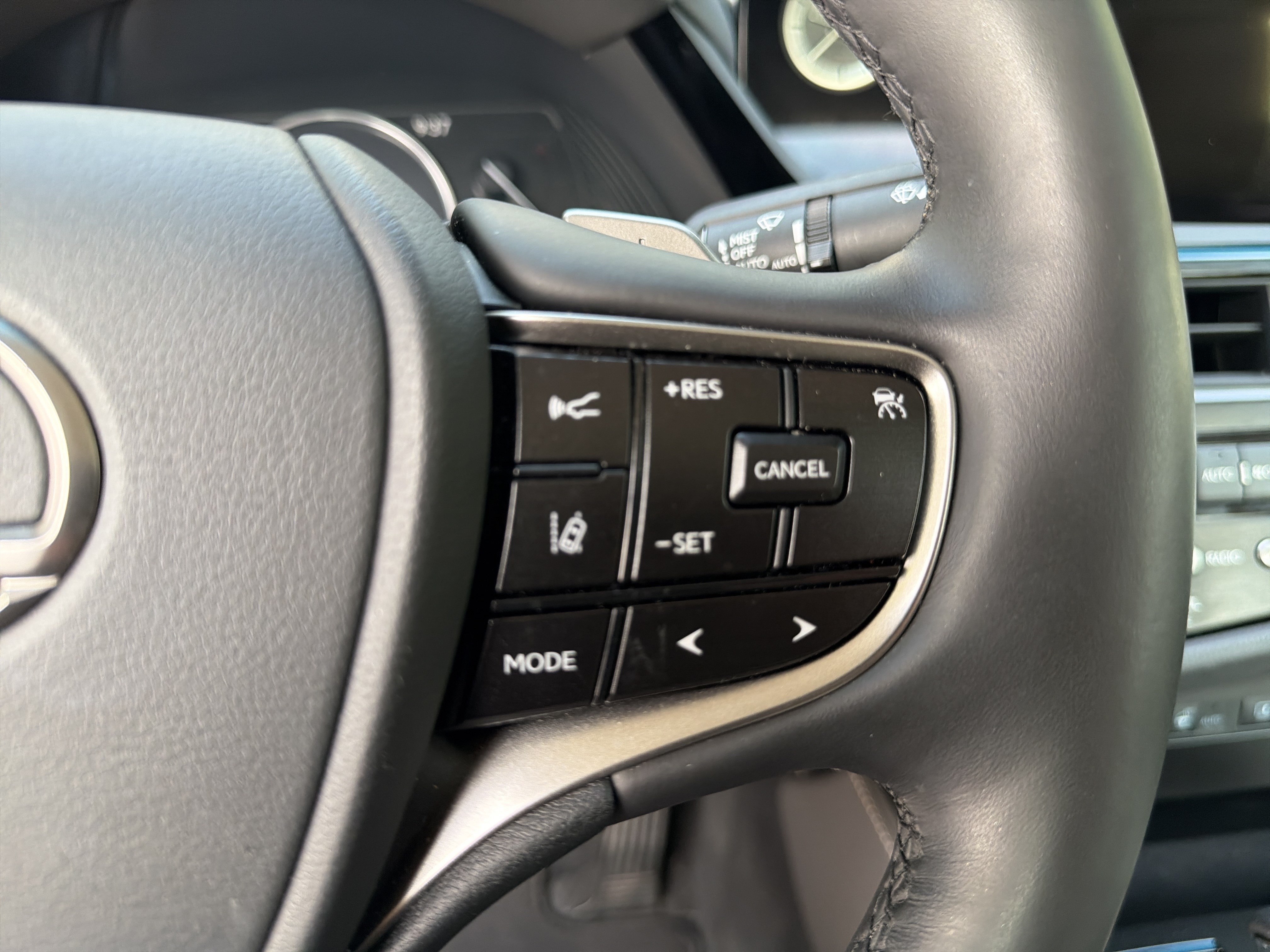 Used 2025 Lexus ES 350 w/ Premium Package FWD image 19