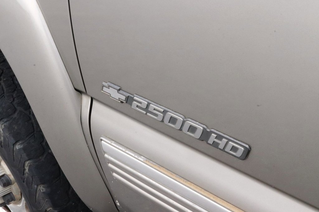 Used 2001 Chevrolet Silverado 2500 LS w/ Off-Road Skid Plate Pkg image 10