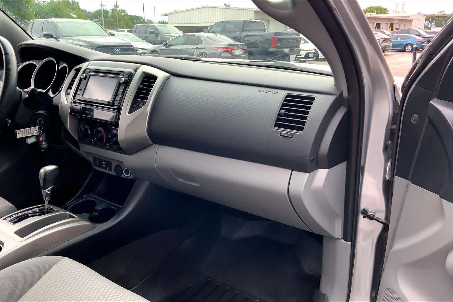 Used 2015 Toyota Tacoma PreRunner w/ SR5 Package RWD image 17