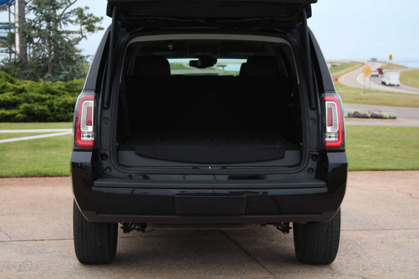 Used 2019 GMC Yukon SLT RWD image 9