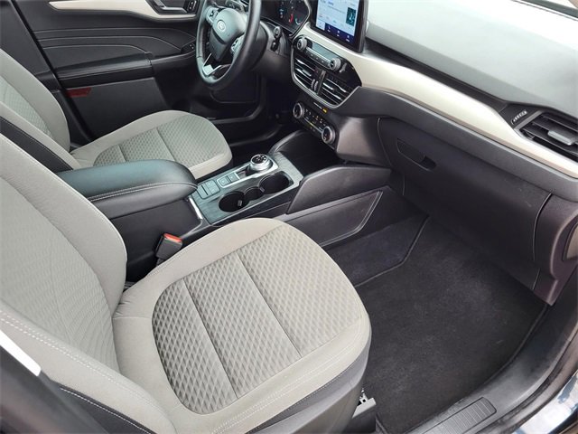 Used 2022 Ford Escape SE w/ SE Sport Appearance Package image 21