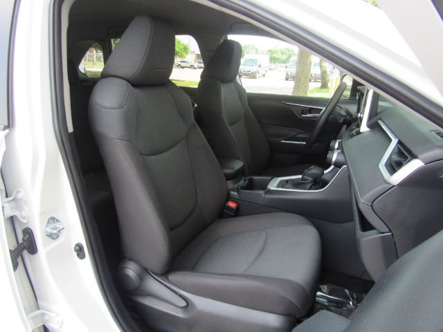 Used 2025 Toyota RAV4 XLE image 20