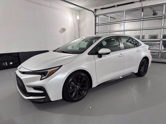 Used 2023 Toyota Corolla SE FWD image 3