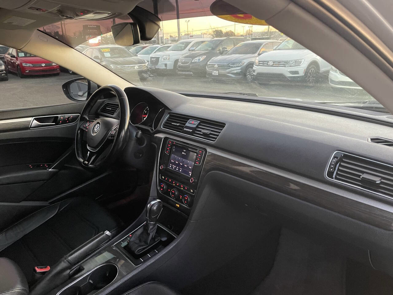 Used 2018 Volkswagen Passat 2.0T SE image 15