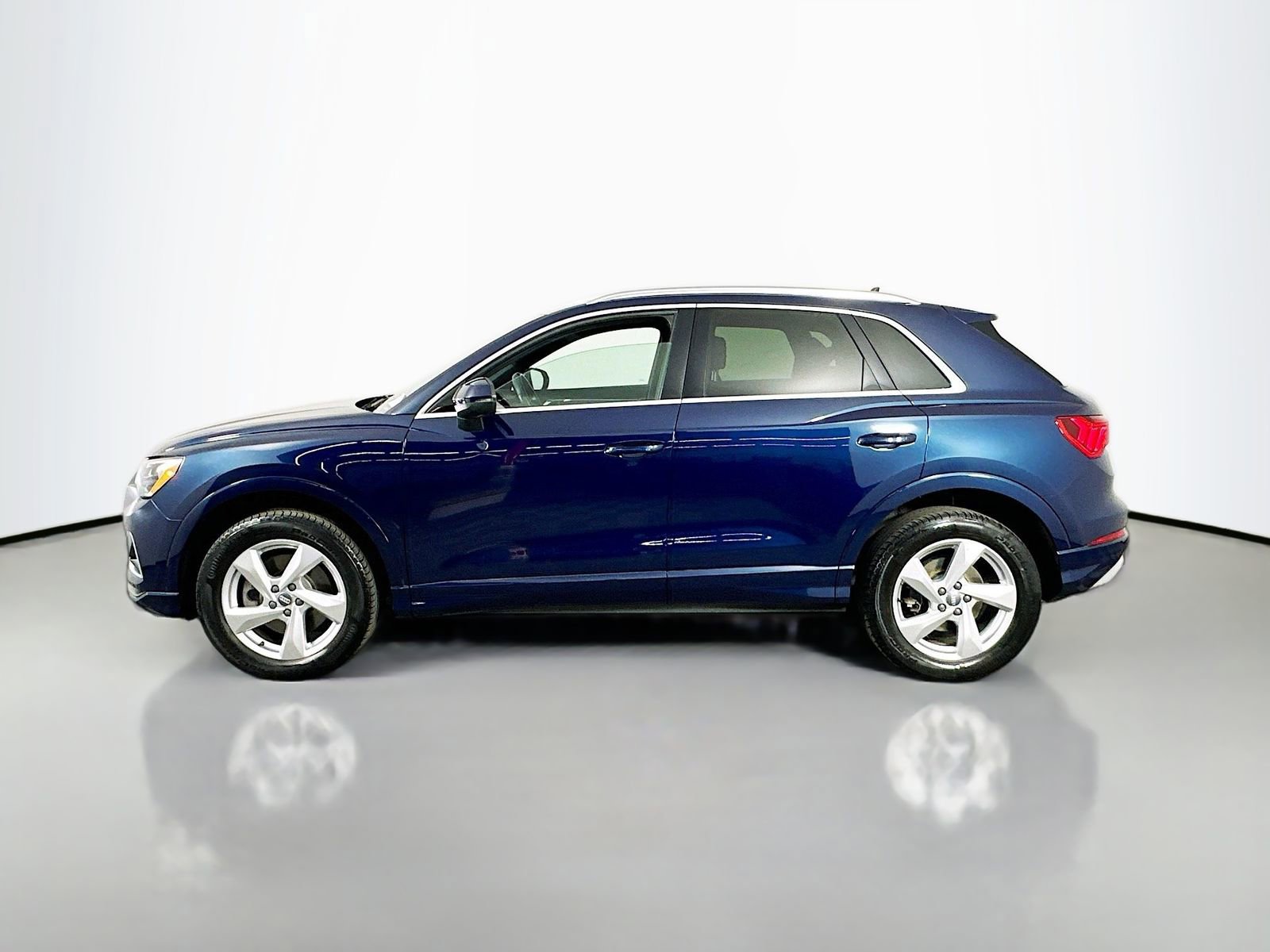 Used 2020 Audi Q3 2.0T Premium w/ Convenience Package AWD/4WD image 4