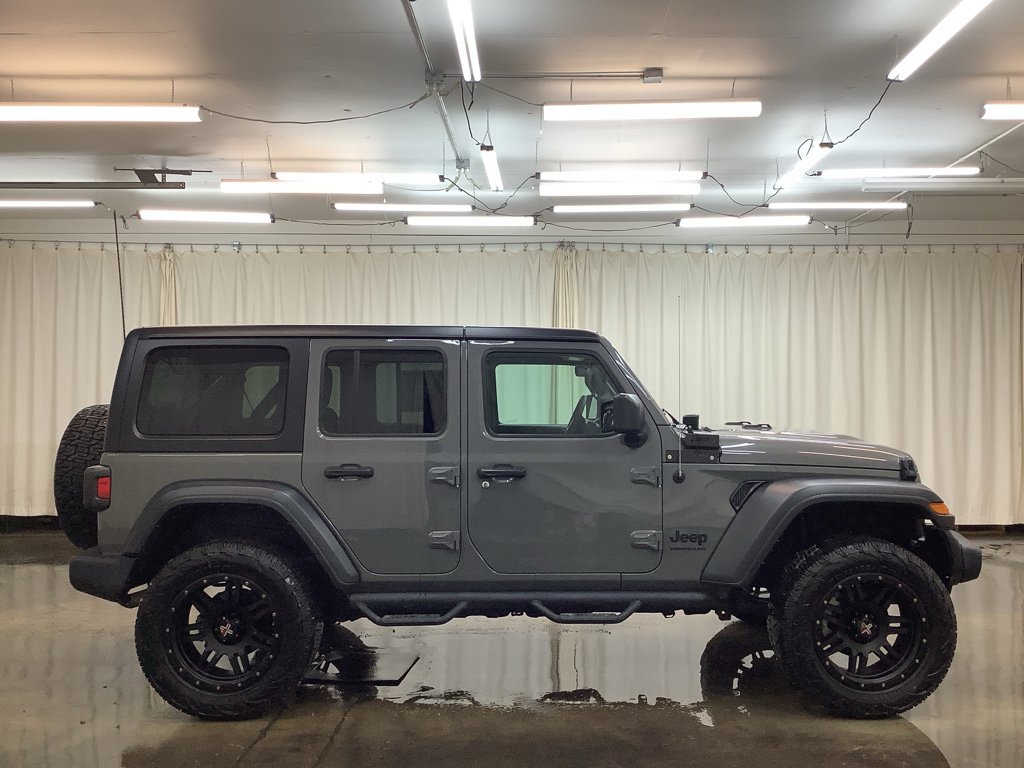 Used 2023 Jeep Wrangler Sport S image 5