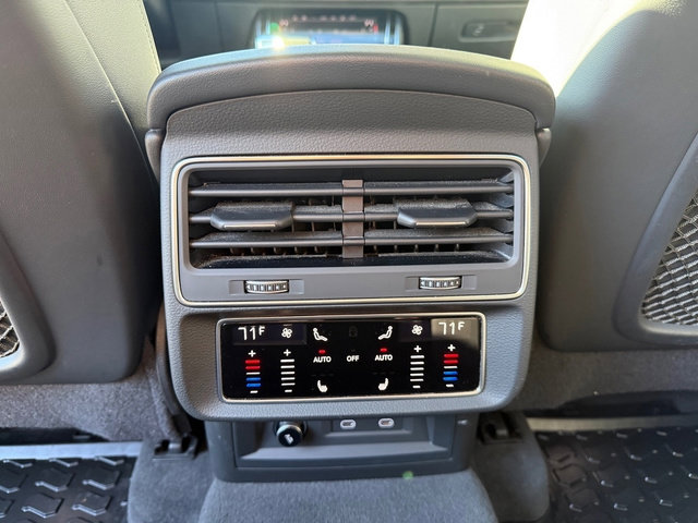 Used 2023 Audi Q8 Prestige w/ Prestige Package image 18