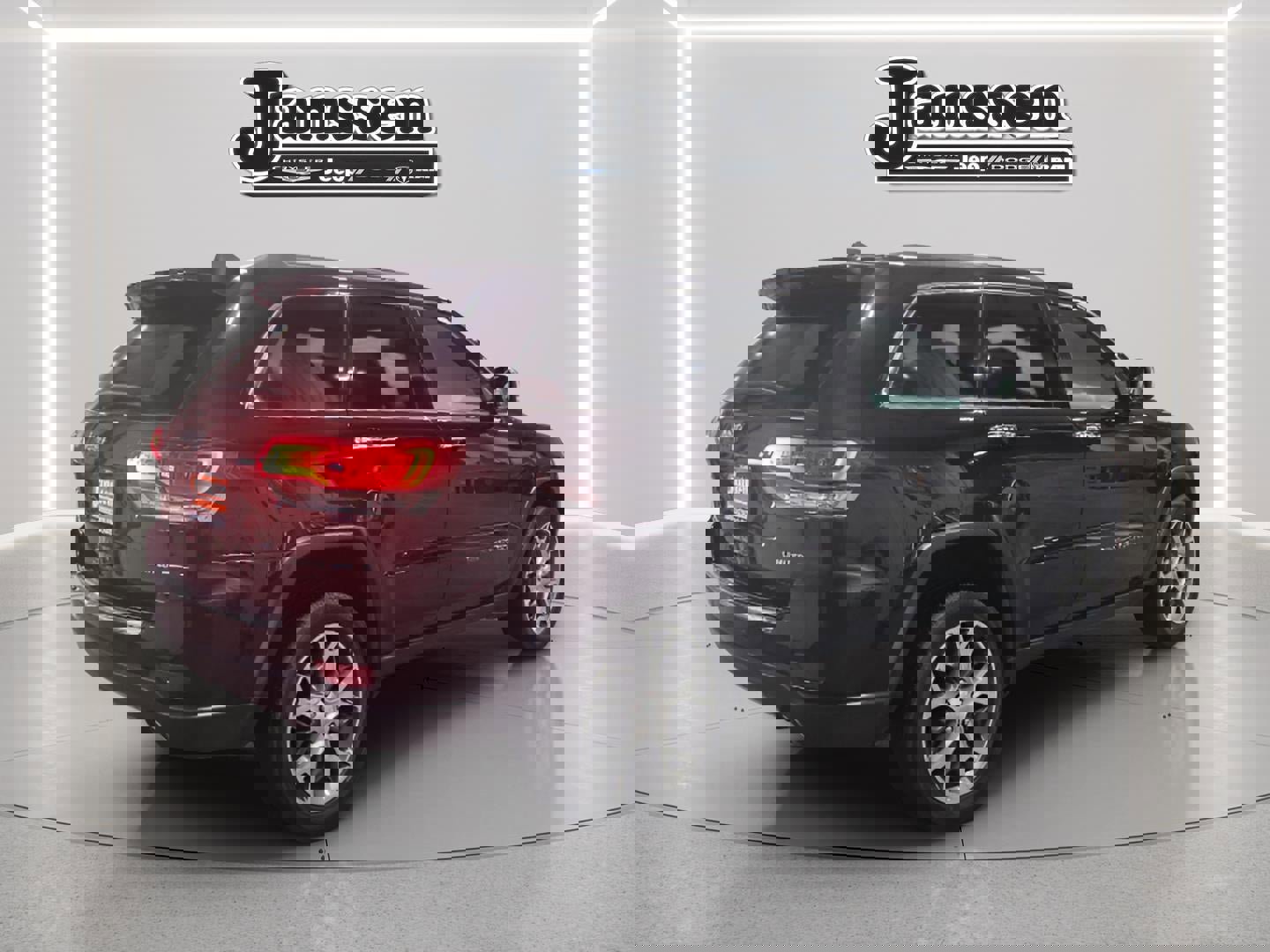 Used 2021 Jeep Grand Cherokee Limited image 2