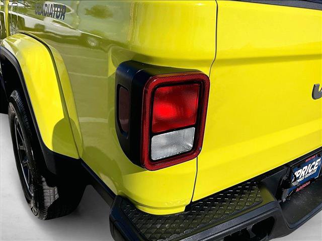 Used 2023 Jeep Gladiator Overland AWD/4WD image 29