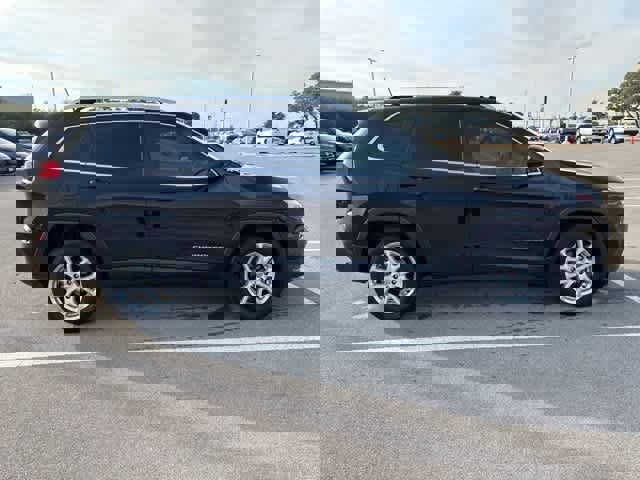 Used 2017 Jeep Cherokee Latitude w/ Comfort/Convenience Group image 6