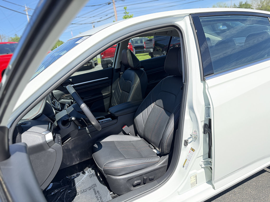 Used 2023 Nissan Altima 2.5 SR w/ SR Premium Package AWD/4WD image 12