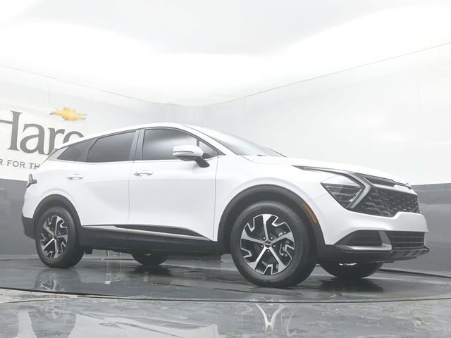 Used 2025 Kia Sportage EX image 2