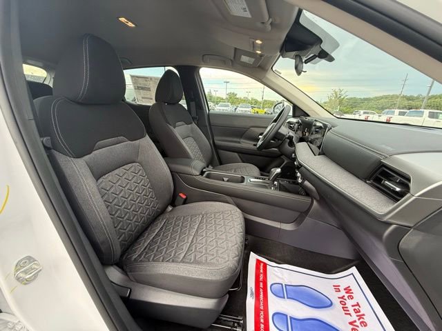 New 2025 Nissan Kicks SV image 15