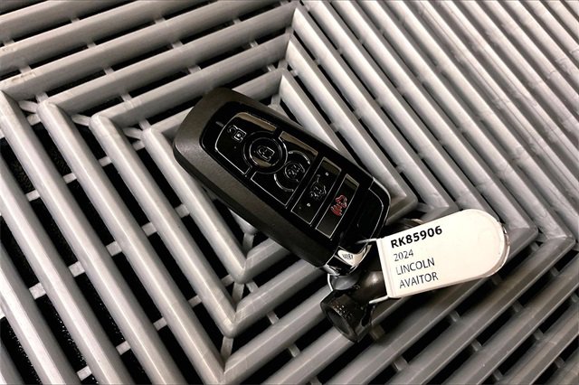 Used 2024 Lincoln Aviator Reserve image 9