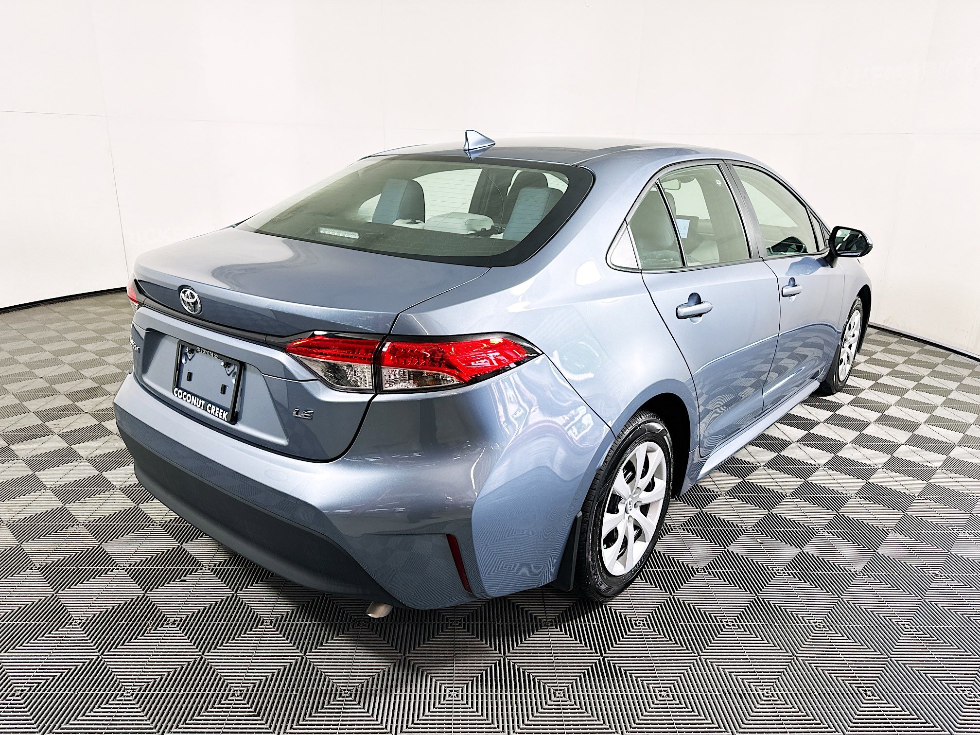 Used 2024 Toyota Corolla LE image 3