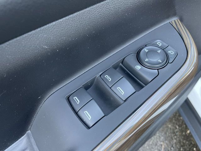 Used 2023 GMC Acadia SLE w/ Driver Convenience Package image 13