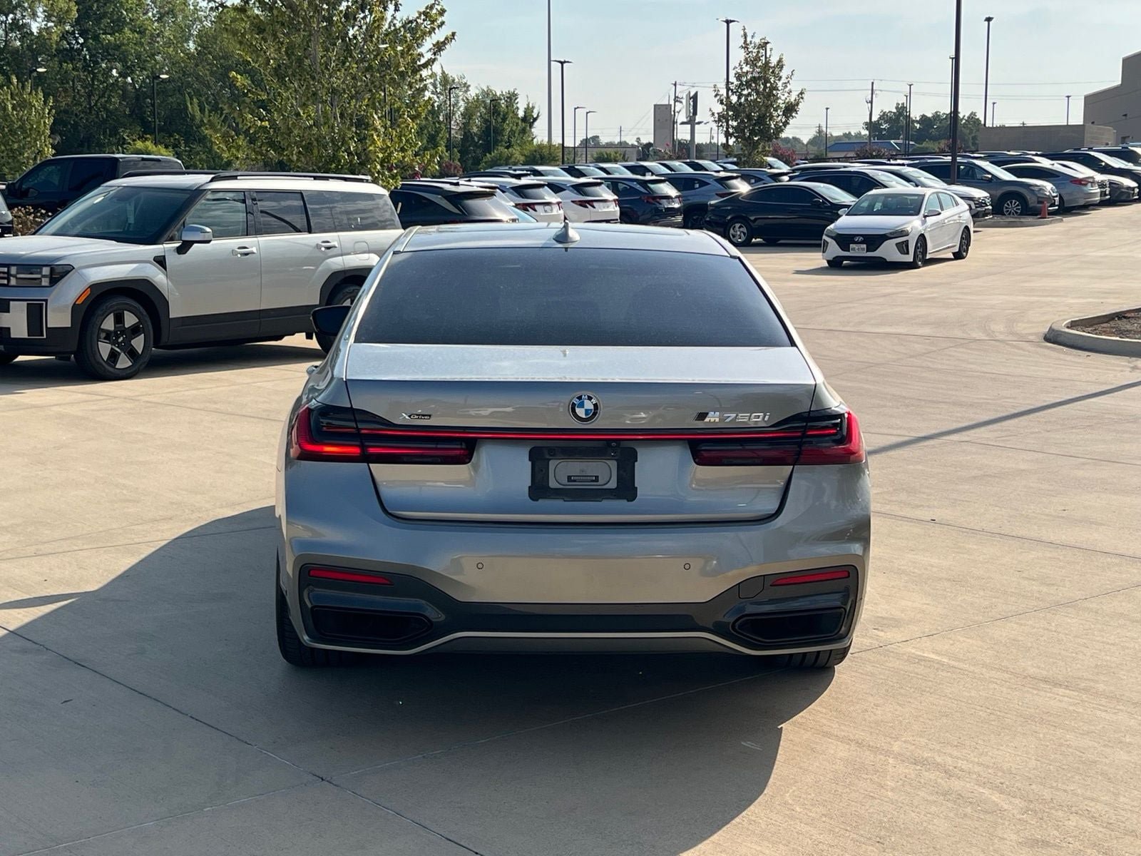 Used 2022 BMW 750i xDrive w/ Executive Package AWD/4WD image 11
