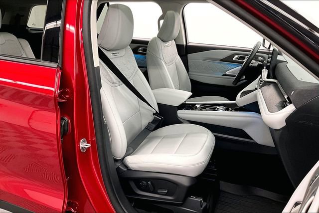 Used 2025 Ford Explorer Platinum w/ Ultimate Package image 7