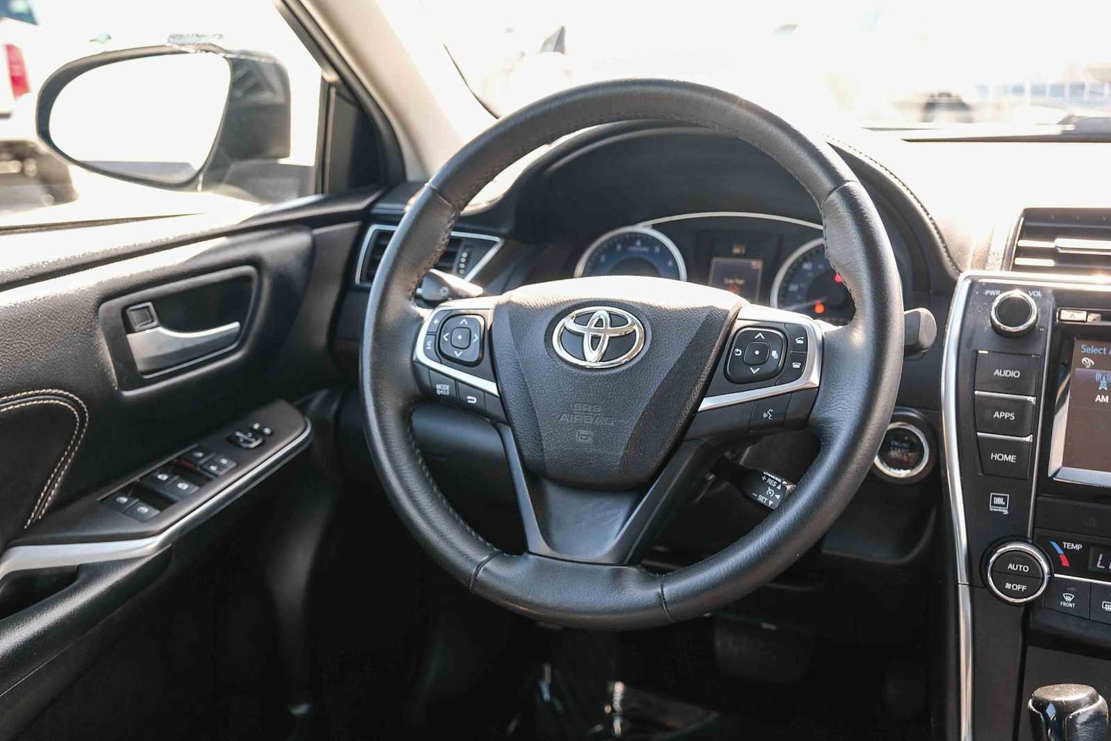 Used 2017 Toyota Camry XLE w/ Convenience Package FWD image 16