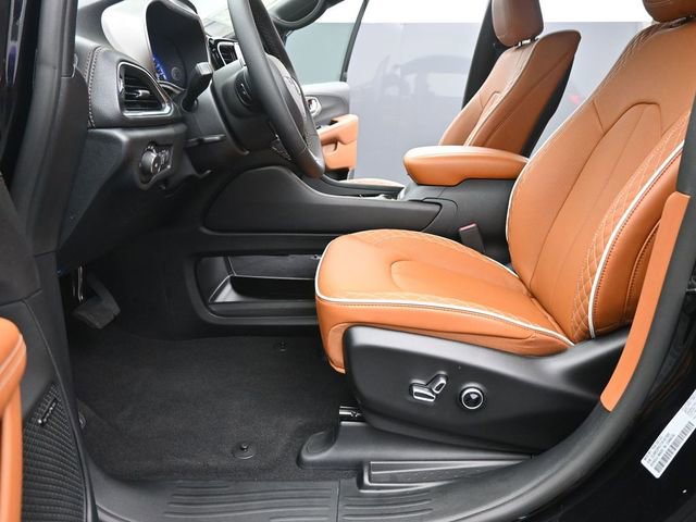 New 2026 Chrysler Pacifica Pinnacle image 10