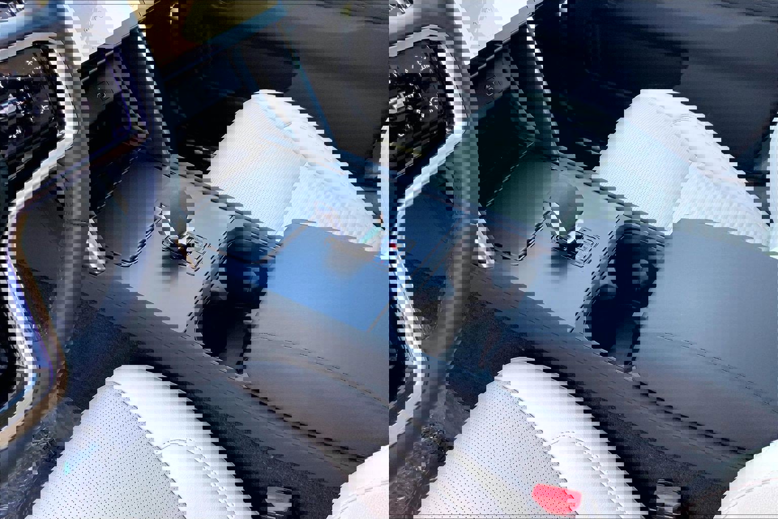 Used 2024 Land Rover Discovery Sport S image 16