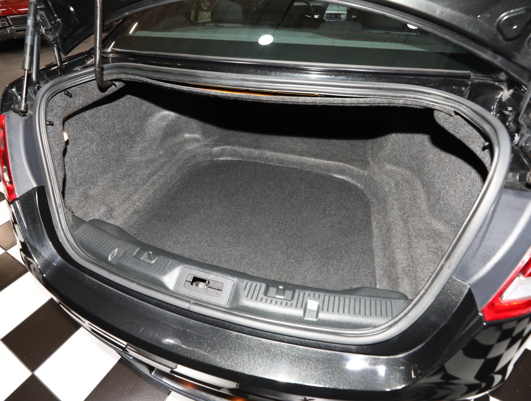 Used 2013 Ford Taurus SEL FWD image 5