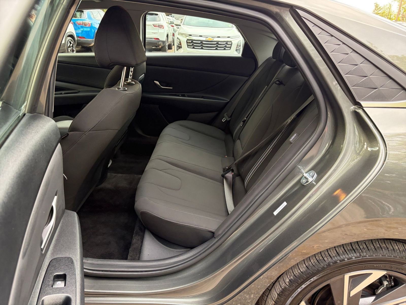 Used 2025 Hyundai Elantra SEL FWD image 24