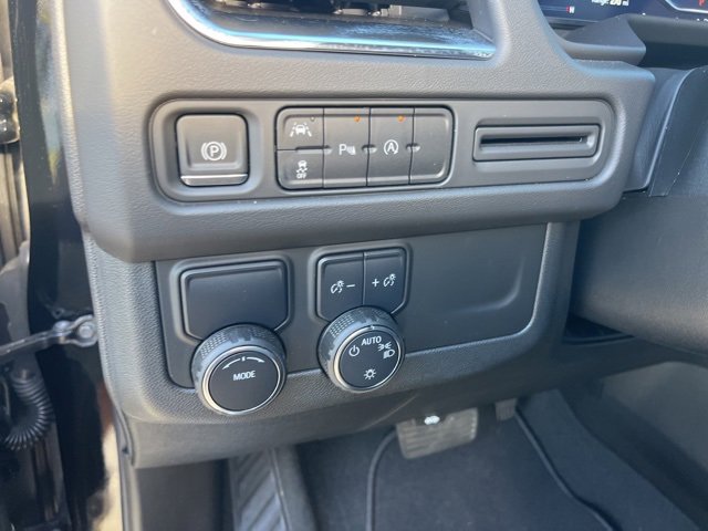 Used 2024 Chevrolet Suburban Premier image 18